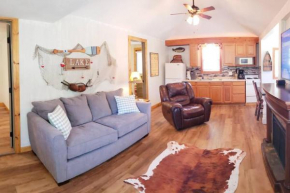 Lakeside Retreat - Romantic Cabin - Resort Pool, Dock, Fire Pit!
